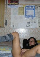 Брюнетка готова светить прелестями как дома, так и на рабочем месте 8 фото Брюнетка готова светить прелестями как дома, так и на рабочем месте 8 фото