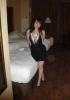 Полненькая брюнетка голышом позирует в коридоре гостиницы 2 фото Полненькая брюнетка голышом позирует в коридоре гостиницы 2 фото