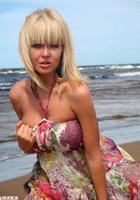 Подборка девушек в купальниках на пляже 2 фото Подборка девушек в купальниках на пляже 2 фото