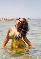 Подборка девушек в купальниках на пляже 14 фото Подборка девушек в купальниках на пляже 14 фото