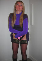 Блондинка позирует полуголой в квартире 1 фото Блондинка позирует полуголой в квартире 1 фото