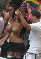 Тусовщицы светят прелестями во время отдыха в клубе 5 фото Тусовщицы светят прелестями во время отдыха в клубе 5 фото