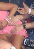 Тусовщицы светят прелестями во время отдыха в клубе 13 фото Тусовщицы светят прелестями во время отдыха в клубе 13 фото