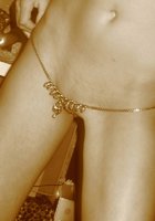 Спортивная леди позирует голышом перед автомобилем и сосет партнеру 11 фото Спортивная леди позирует голышом перед автомобилем и сосет партнеру 11 фото