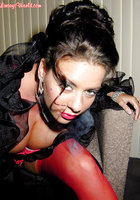 Мамаша с большими сиськами курит в кресле 8 фото Мамаша с большими сиськами курит в кресле 8 фото