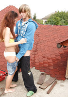 Привлекательная соска отдалась соседу на крыше дома 4 фото Привлекательная соска отдалась соседу на крыше дома 4 фото