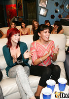 Стриптизер на девичнике дал за щеку паре девиц 12 фото Стриптизер на девичнике дал за щеку паре девиц 12 фото