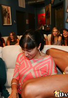 Стриптизер на девичнике дал за щеку паре девиц 13 фото Стриптизер на девичнике дал за щеку паре девиц 13 фото