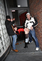 Двое парней отодрали бабу в подвале 6 фото Двое парней отодрали бабу в подвале 6 фото