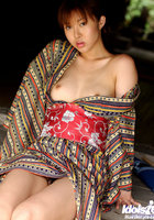 Стройная азиатка оголила красивые дойки для мужского журнала 6 фото Стройная азиатка оголила красивые дойки для мужского журнала 6 фото