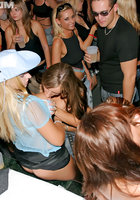 Свингеры устроили тусовку, которая закончилась групповым сексом 1 фото Свингеры устроили тусовку, которая закончилась групповым сексом 1 фото