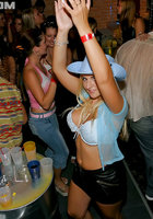 Свингеры устроили тусовку, которая закончилась групповым сексом 4 фото Свингеры устроили тусовку, которая закончилась групповым сексом 4 фото