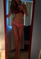 Девушка раздевается до трусов и показывает перед зеркалом сиськами 6 фото Девушка раздевается до трусов и показывает перед зеркалом сиськами 6 фото